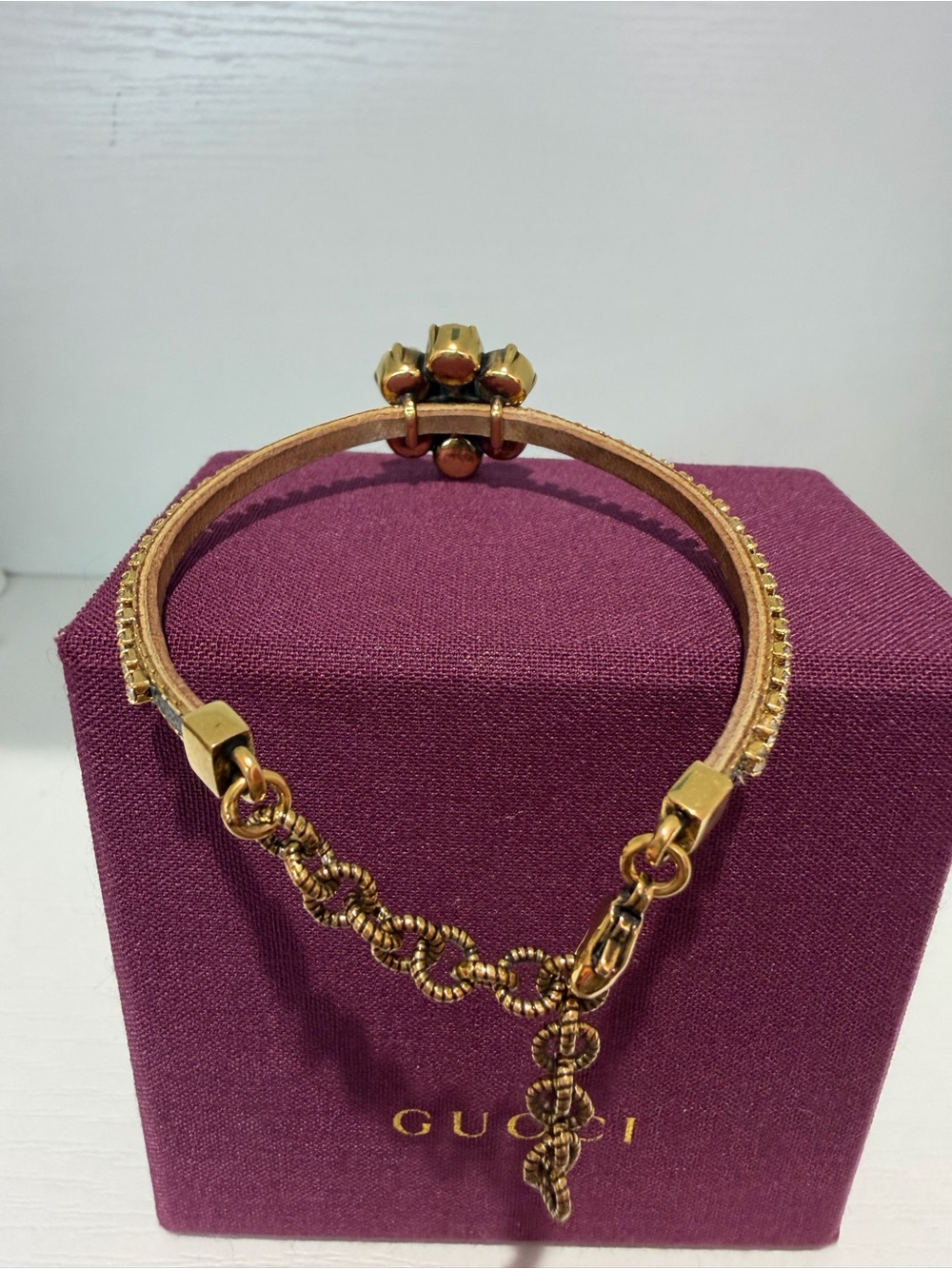 Gucci Gold Crystal Flower Bracelet with Clear Stones - Picture 5 of 9